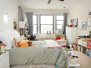 221 Saint Paul St, Unit 3 in Brookline, MA - Building Photo - Building Photo