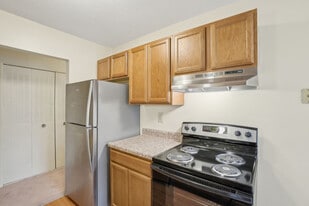 Orchards of Newburgh Apartments in Westland, MI - Building Photo