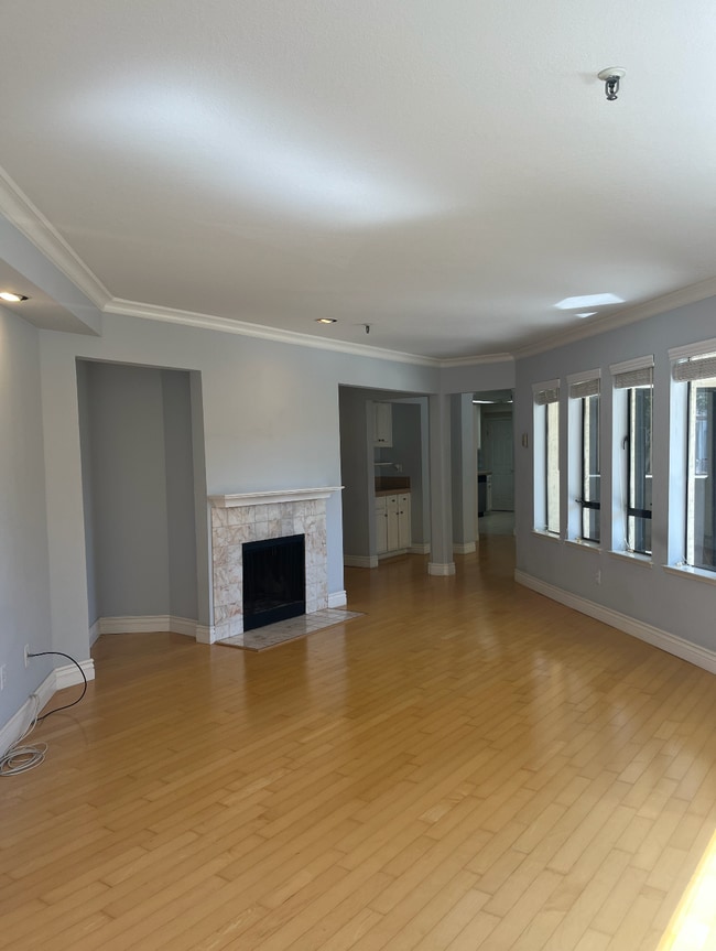 365 Forest Ave, Unit 2D