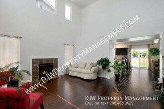 5218 N Zamora Way in Meridian, ID - Building Photo - Building Photo