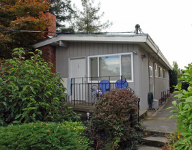 2327 W Plymouth St in Seattle, WA - Building Photo - Building Photo