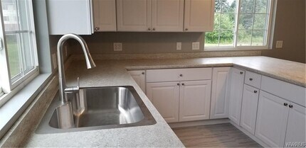 8137 Sheridan Dr in Buffalo, NY - Building Photo - Building Photo
