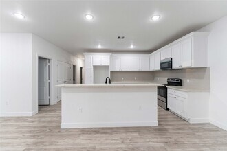 8237 Madera Rd in Houston, TX - Building Photo - Building Photo