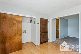 2046 S Gold St in Wichita, KS - Foto de edificio - Building Photo