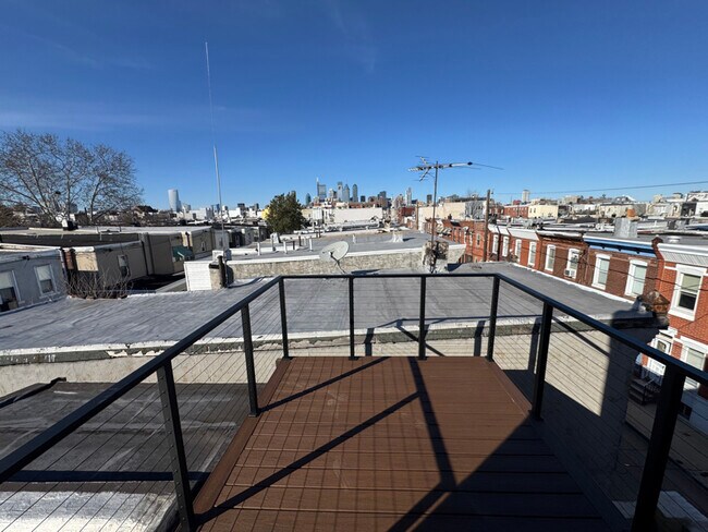1527 Tasker St, Unit 3rd Floor in Philadelphia, PA - Building Photo - Building Photo