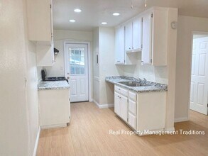 2541 Diamond St in Rosamond, CA - Building Photo - Building Photo