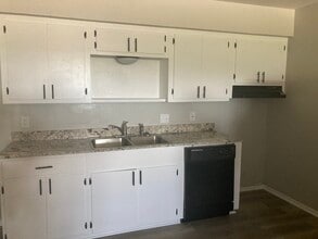 2241 W Burton Rd in Mount Pleasant, TX - Building Photo - Building Photo