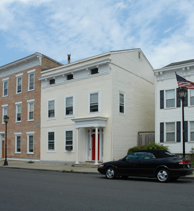 208 Warren St in Hudson, NY - Foto de edificio