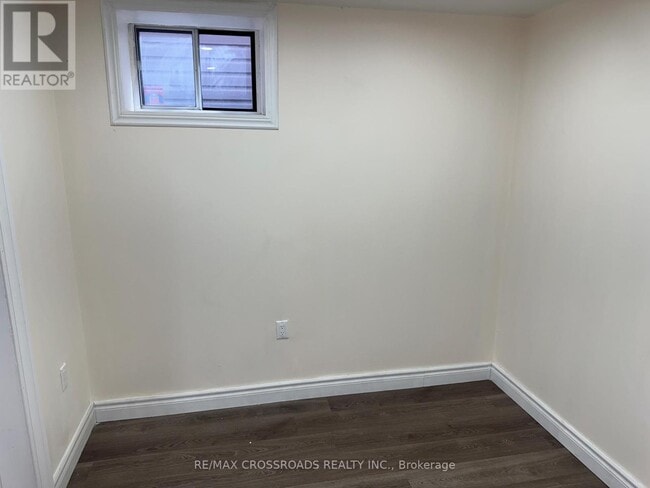 3 Honey Dr in Toronto, ON - Building Photo - Building Photo