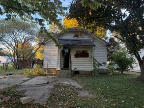 613 W Lincoln St in Hoopeston, IL - Building Photo - Building Photo