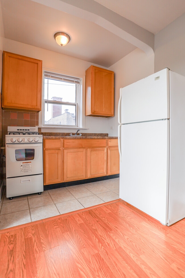 3242 N Pulaski Rd, Unit #19 in Chicago, IL - Foto de edificio - Building Photo