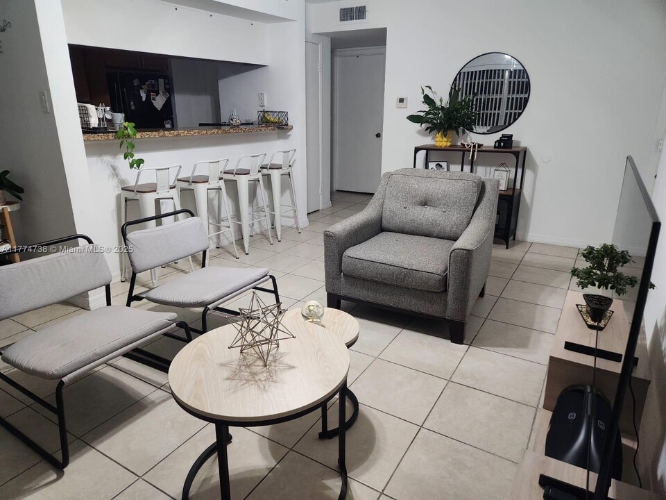 15295 SW 107th Ln in Miami, FL - Building Photo