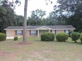 5485 Willard Norris Rd in Milton, FL - Building Photo