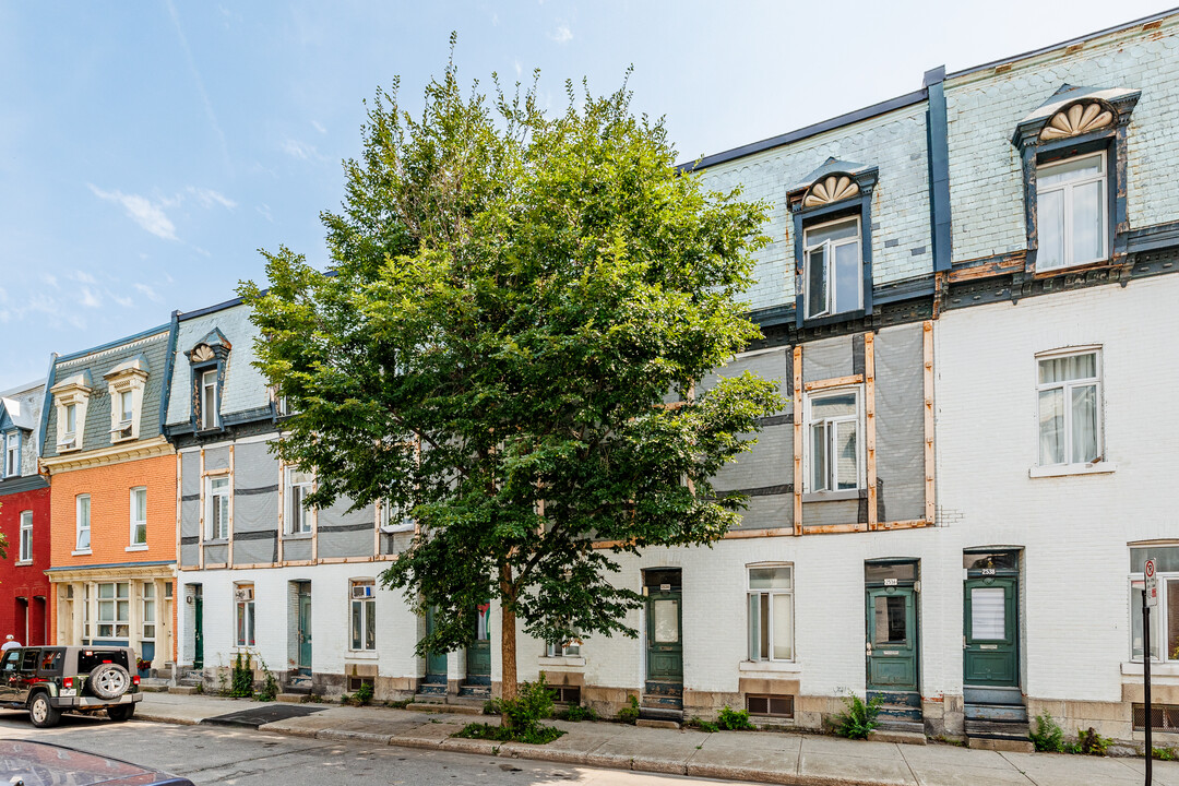 2532 Coursol Rue in Montréal, QC - Building Photo