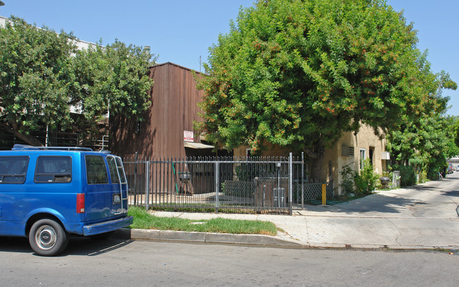 6030 Hazelhurst Pl in North Hollywood, CA - Building Photo - Building Photo