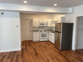 21 Roberts St in Sanford, ME - Building Photo