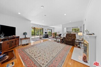 7449 Kentwood Ave in Los Angeles, CA - Building Photo - Building Photo