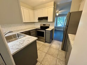 400 Taylor Ave NW in Renton, WA - Building Photo - Building Photo