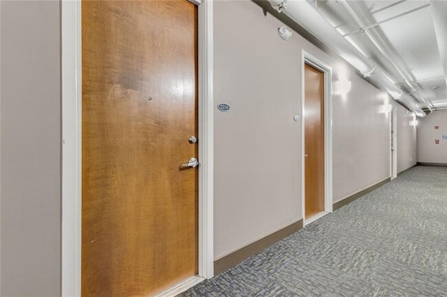 560 Dutch Valley Rd NE in Atlanta, GA - Building Photo - Building Photo