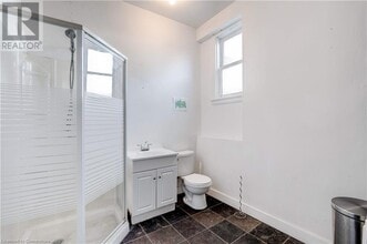 327-327 King St E in Hamilton, ON - Building Photo - Building Photo