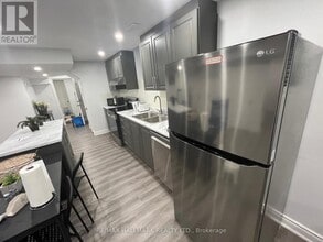 24 San Felice Ln in Hamilton, ON - Building Photo - Building Photo