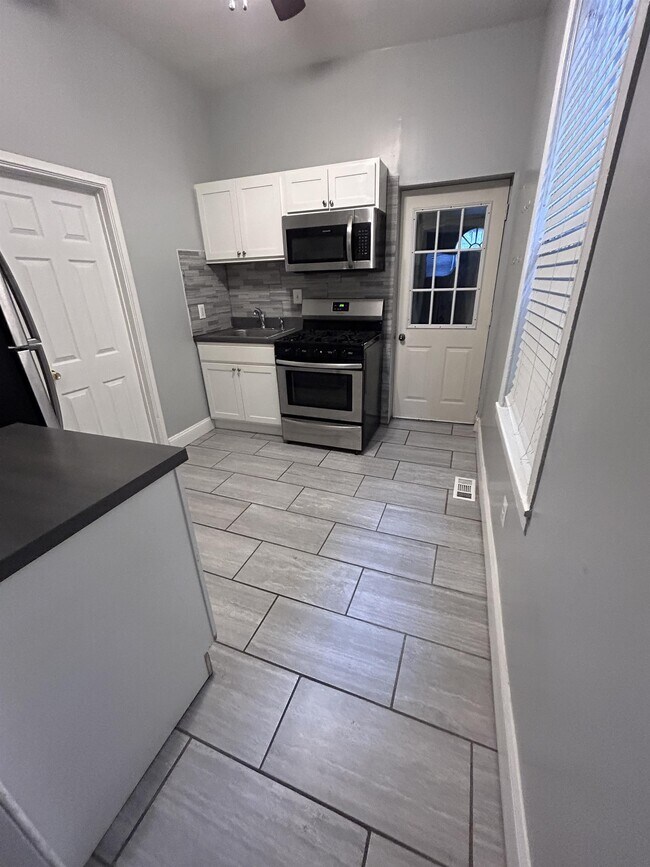 2517 N 18th St in Philadelphia, PA - Building Photo - Building Photo