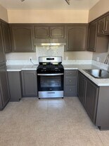 405 S Kroeger St in Anaheim, CA - Building Photo