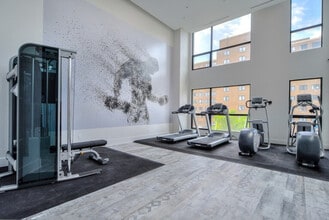 100 Boul. de Maisonneuve E, Unit SI ID1261808P in Montréal, QC - Building Photo - Building Photo