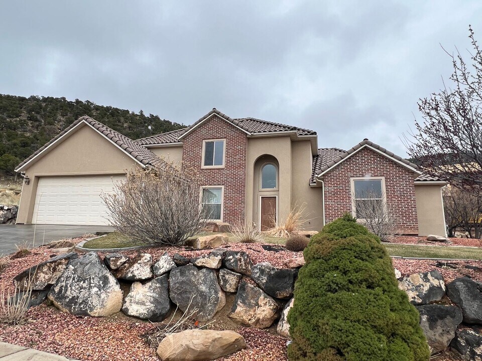 1082 E Matchstick Way in Cedar City, UT - Building Photo