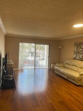 9301 SW 92nd Ave, Unit Wisperwood Village in Miami, FL - Building Photo - Building Photo