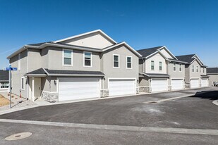 Abington Heights Townhomes in Roy, UT - Building Photo