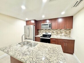 5218 Treetops Dr in Naples, FL - Building Photo - Building Photo
