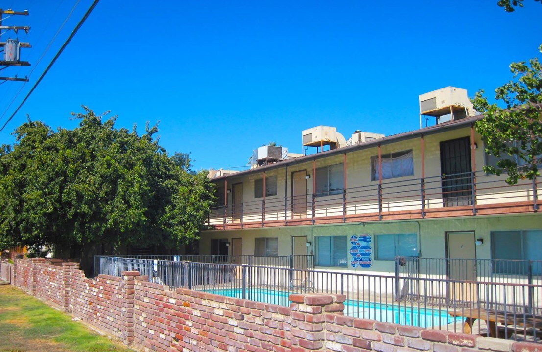 H Street Apartments in Bakersfield, CA - Foto de edificio