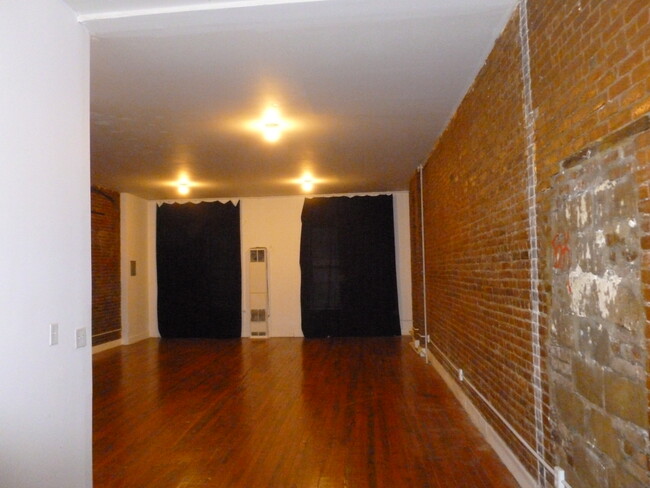 1085 Broadway in Brooklyn, NY - Building Photo - Building Photo