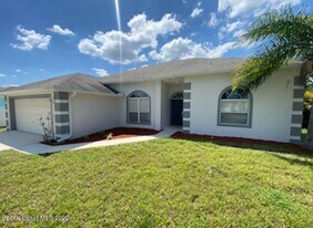 582 Consolata Ave NW in Palm Bay, FL - Building Photo