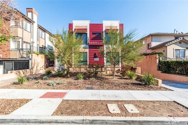 1212 Viola Ave, Unit 102 in Glendale, CA - Building Photo - Building Photo