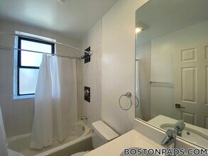 829 Beacon St, Unit 5B in Boston, MA - Building Photo - Building Photo