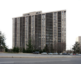 Skyline Plaza in Falls Church, VA - Building Photo - Building Photo