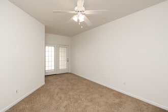 Legacy Oaks at Spring Hill Apartments in Mobile, AL - Building Photo - Interior Photo