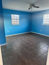 3449 Mathis Cir, Unit 2 in San Antonio, TX - Foto de edificio - Building Photo