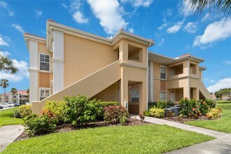 1015 Villagio Cir in Sarasota, FL - Building Photo - Building Photo