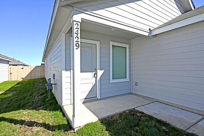 2429 Legends Crk in Canyon Lake, TX - Building Photo - Building Photo