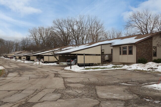 Chatham Hills in Grand Rapids, MI - Building Photo - Building Photo