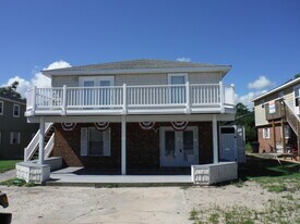 4409-4411 Ocean View Ave in Virginia Beach, VA - Building Photo