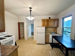 4 Swaine Pl in West Orange, NJ - Building Photo - Building Photo