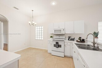 1941 NW 171st Ave in Pembroke Pines, FL - Building Photo - Building Photo
