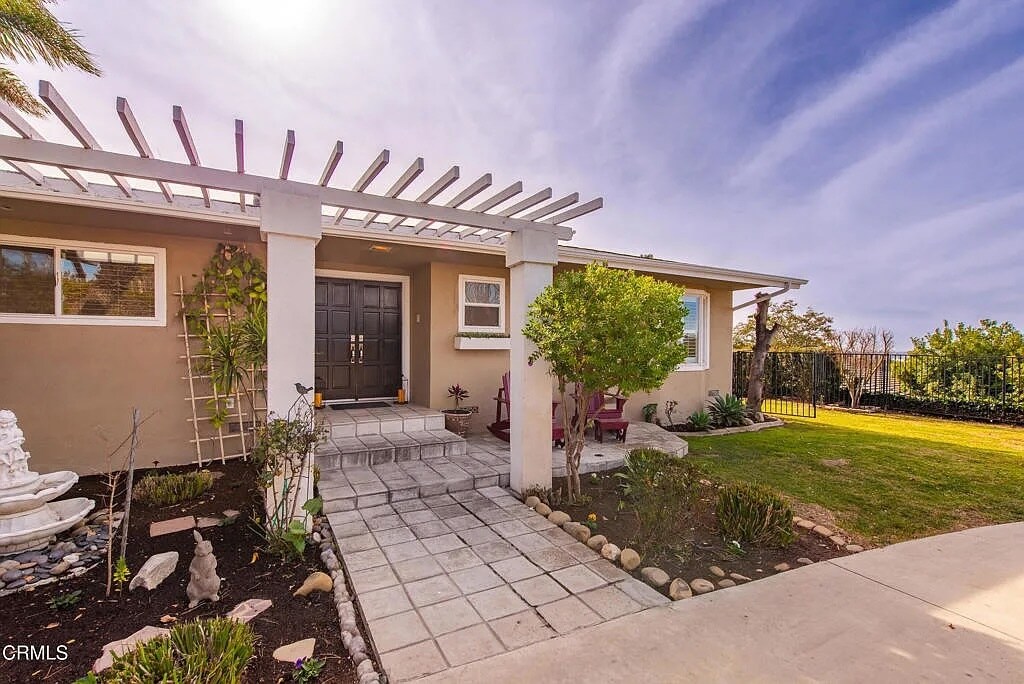 1518 Calle Portada in Camarillo, CA - Building Photo
