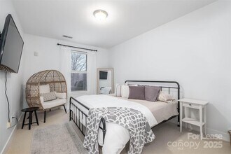 630 Calvert St, Unit 409 in Charlotte, NC - Foto de edificio - Building Photo