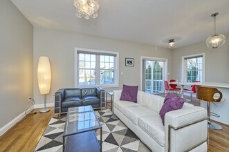 25 Bellevue Ave in Revere, MA - Foto de edificio - Building Photo