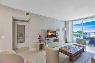 4011 S Ocean Dr in Hollywood, FL - Building Photo